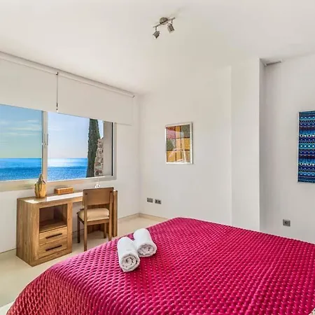 Sleeps 8 With Pool Air Con And Wifi *