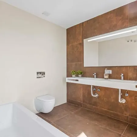 Villa Sleeps 8 With Pool Air Con And Wifi