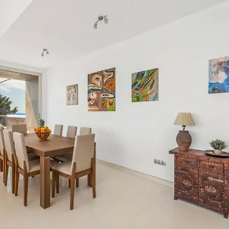 Sleeps 8 With Pool Air Con And Wifi Nerja