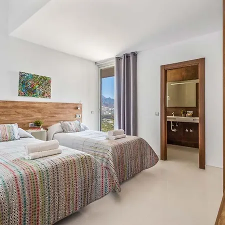 Villa Sleeps 8 With Pool Air Con And Wifi Nerja