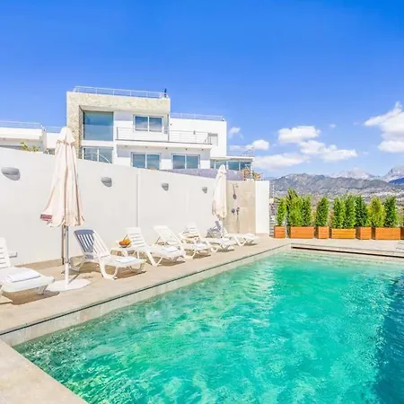 Villa Sleeps 8 With Pool Air Con And Wifi