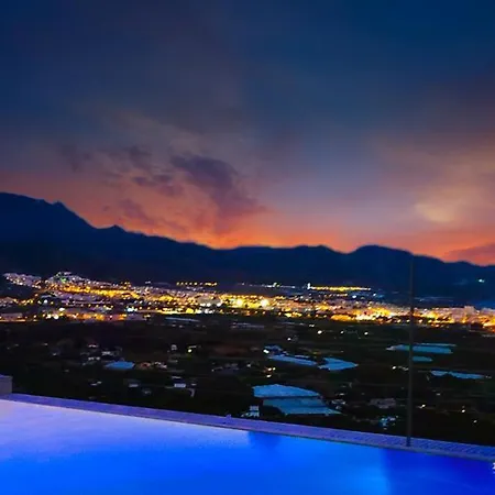 Villa Sleeps 8 With Pool Air Con And Wifi