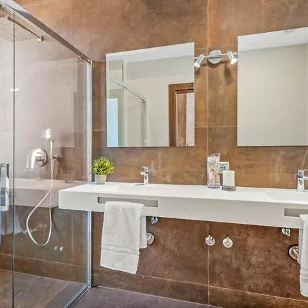 Villa Sleeps 8 With Pool Air Con And Wifi Nerja